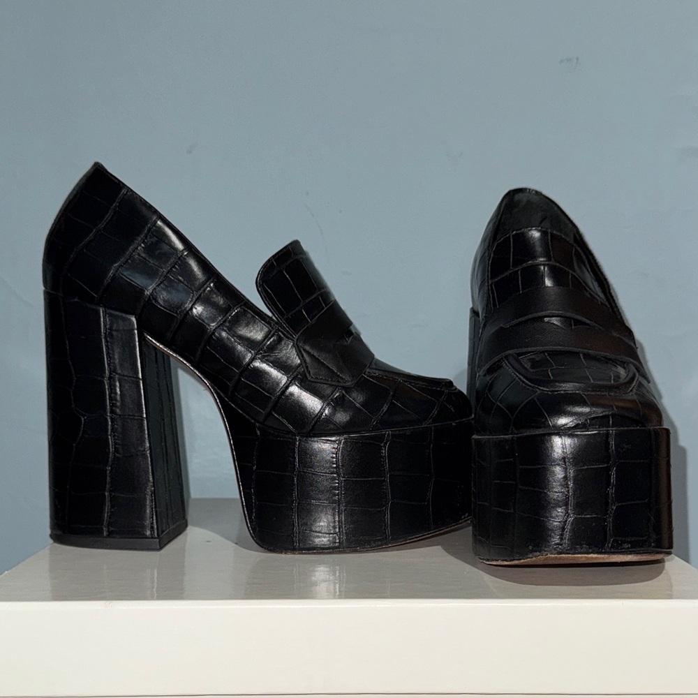 SCHUTZ Black Croc-Embossed Platform Loafers size 5.5 fits 6
